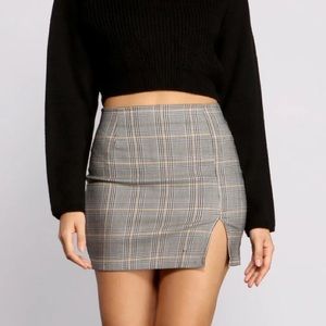 New Windsor gray plaid woven mini skirt with slit